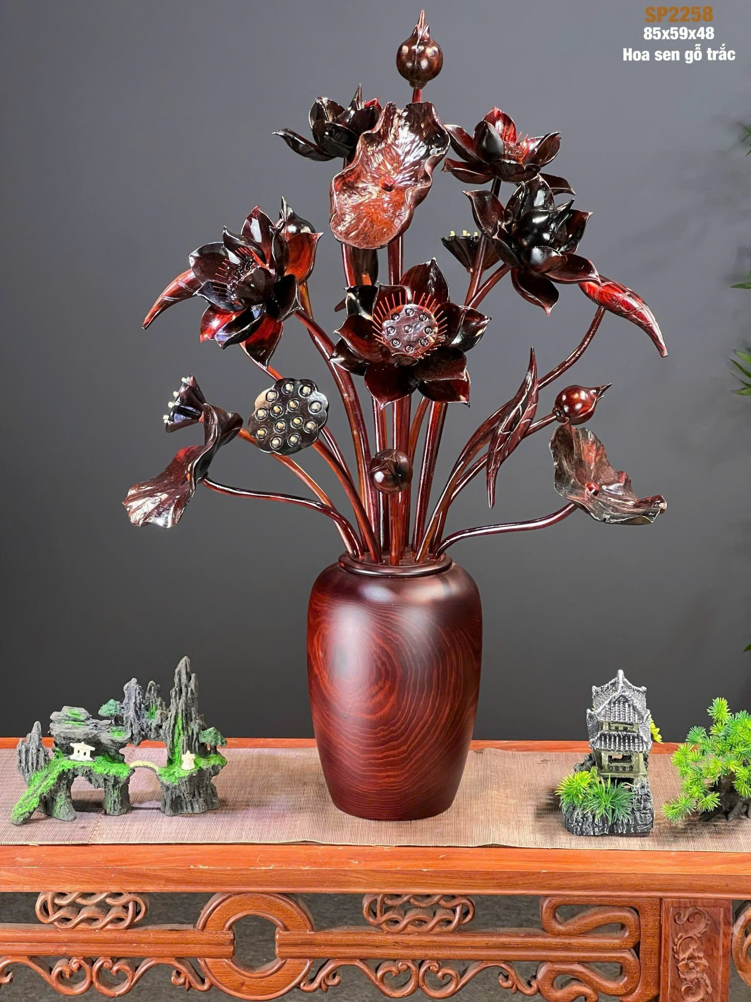 Bình Hoa Sen Gỗ Trắc Đỏ Đen – Tượng Trưng Cho Sự Thanh Cao