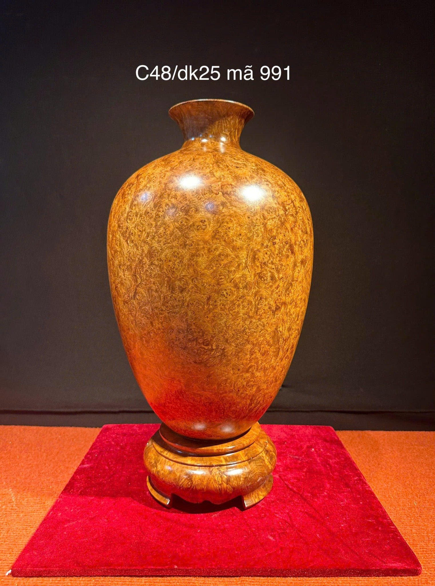 Chum Đứng Gỗ Nu Hương VIP – Đẳng Cấp Trưng Bày