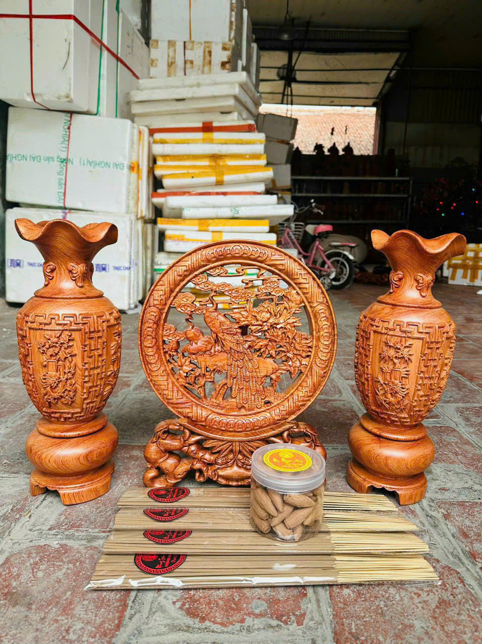 Bộ Lục Bình và Đĩa Phu Thê Gỗ Hương – Kèm Nụ Trầm, Hương Ngọc Am