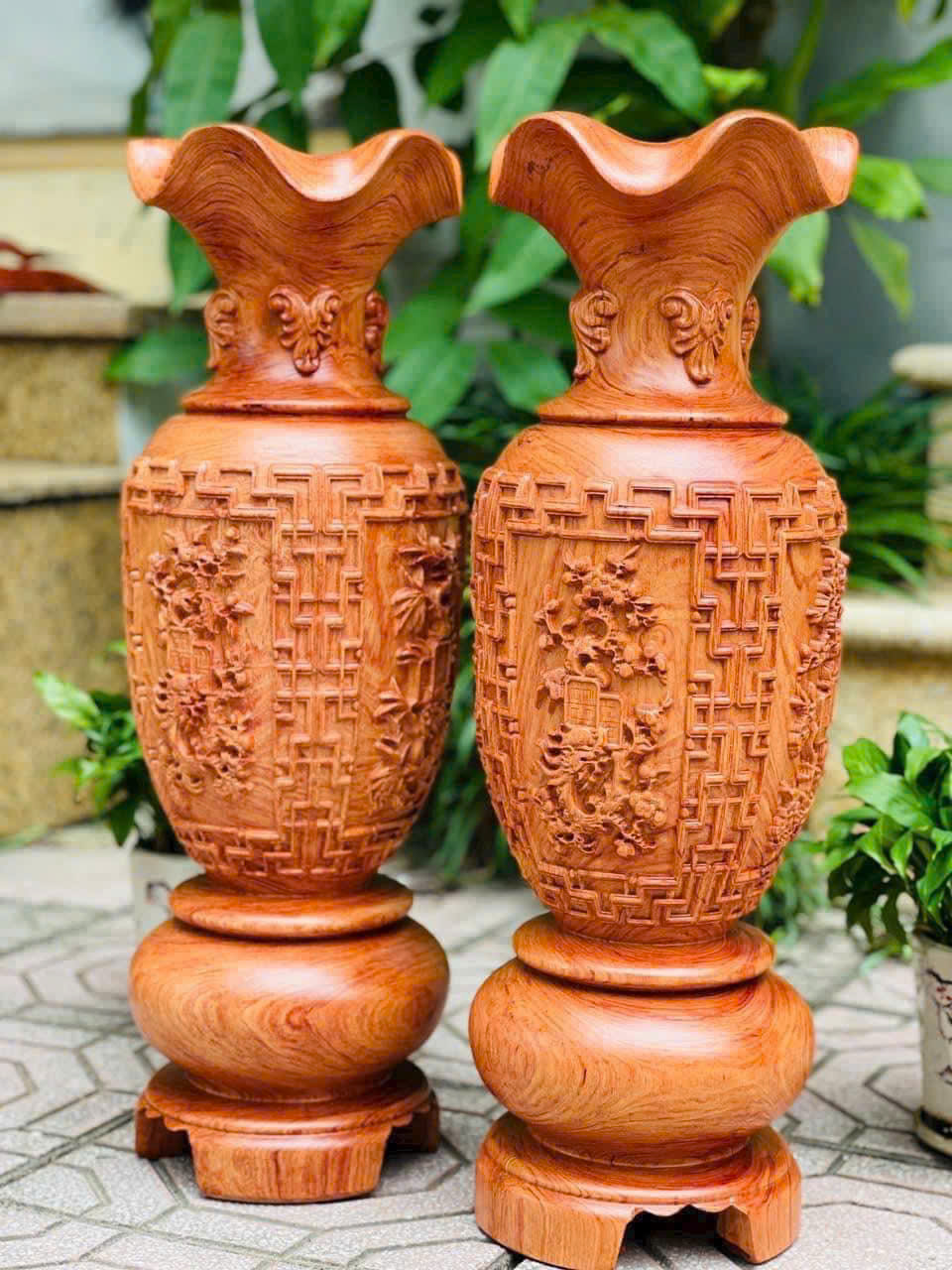 Lục Bình Gỗ Hương Chạm Khắc Tinh Xảo – Cao 40cm