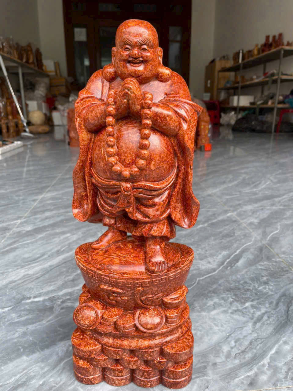 Tượng Di Lặc Chúc Phúc Gỗ Hương Vẽ Nu – May Mắn, Tài Lộc