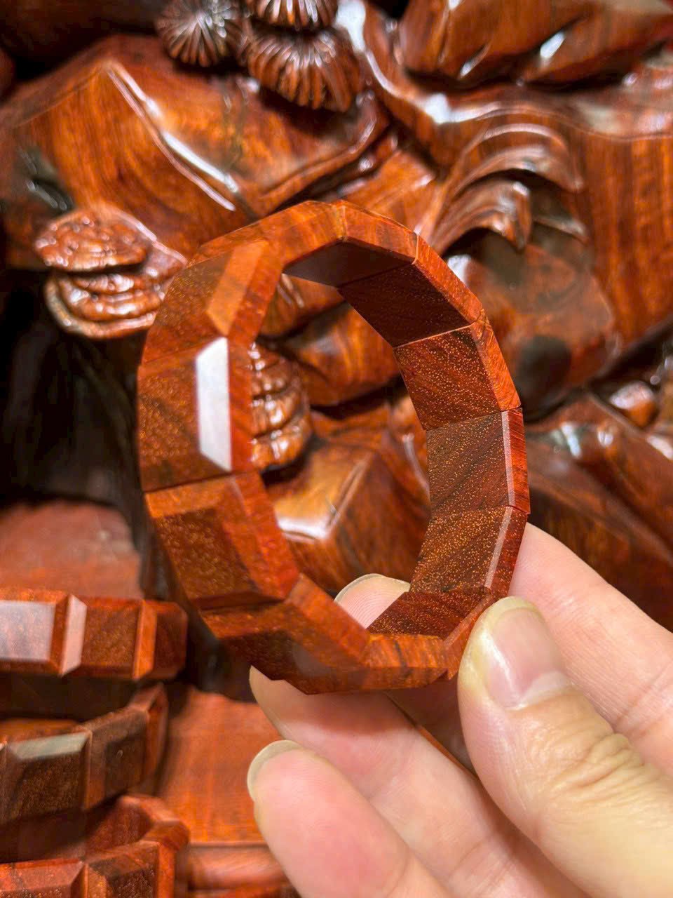 Vòng Gỗ Vương Mộc Tử Đàn – Gỗ Quý Hiếm, Hương Thơm Tự Nhiên