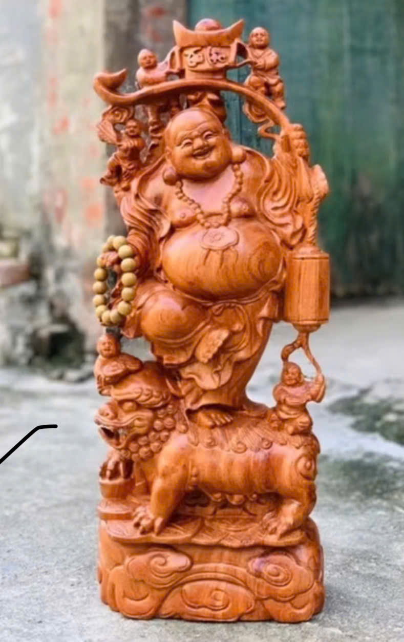 Tượng Phật Di Lặc Đứng Nghê Gỗ Hương – Mang Lại May Mắn, Tài Lộc