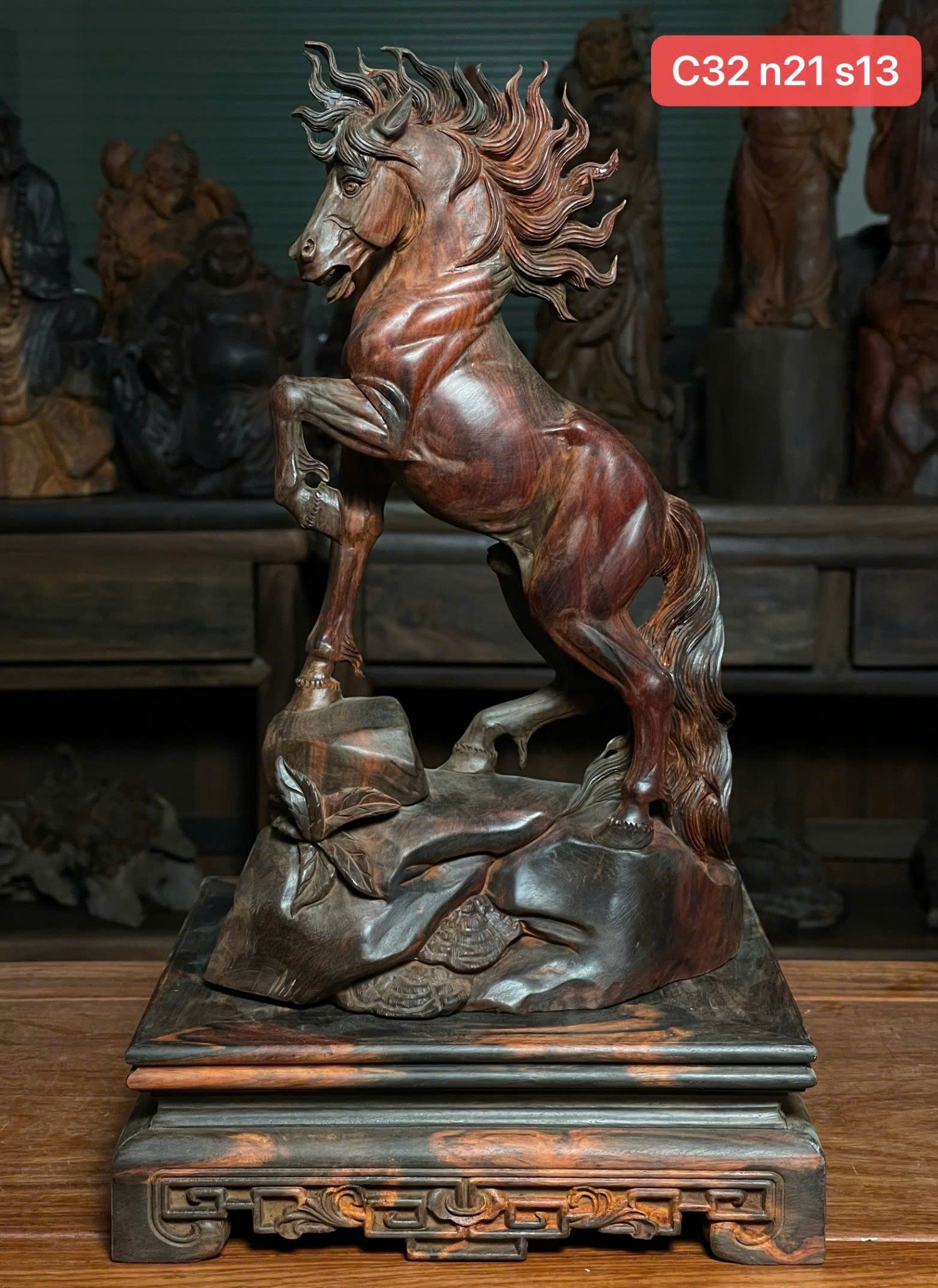 Tượng Nhất Mã Thong Dong – Gỗ Trắc Đen Đỏ