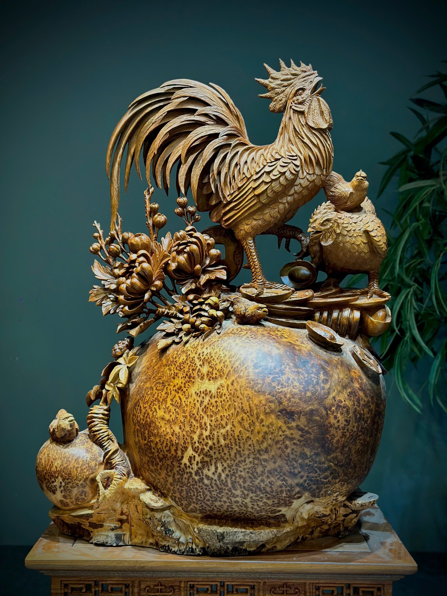 Tác phẩm Toàn Gia Phúc gỗ nu ngọc am liền khối