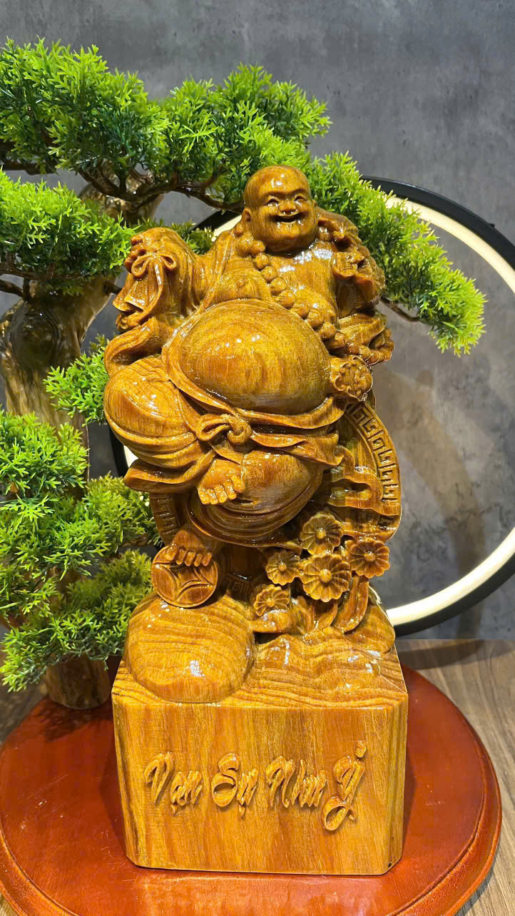 Tượng Di Lặc Gỗ Huyết Long Cao 30cm – May Mắn & Tài Lộc