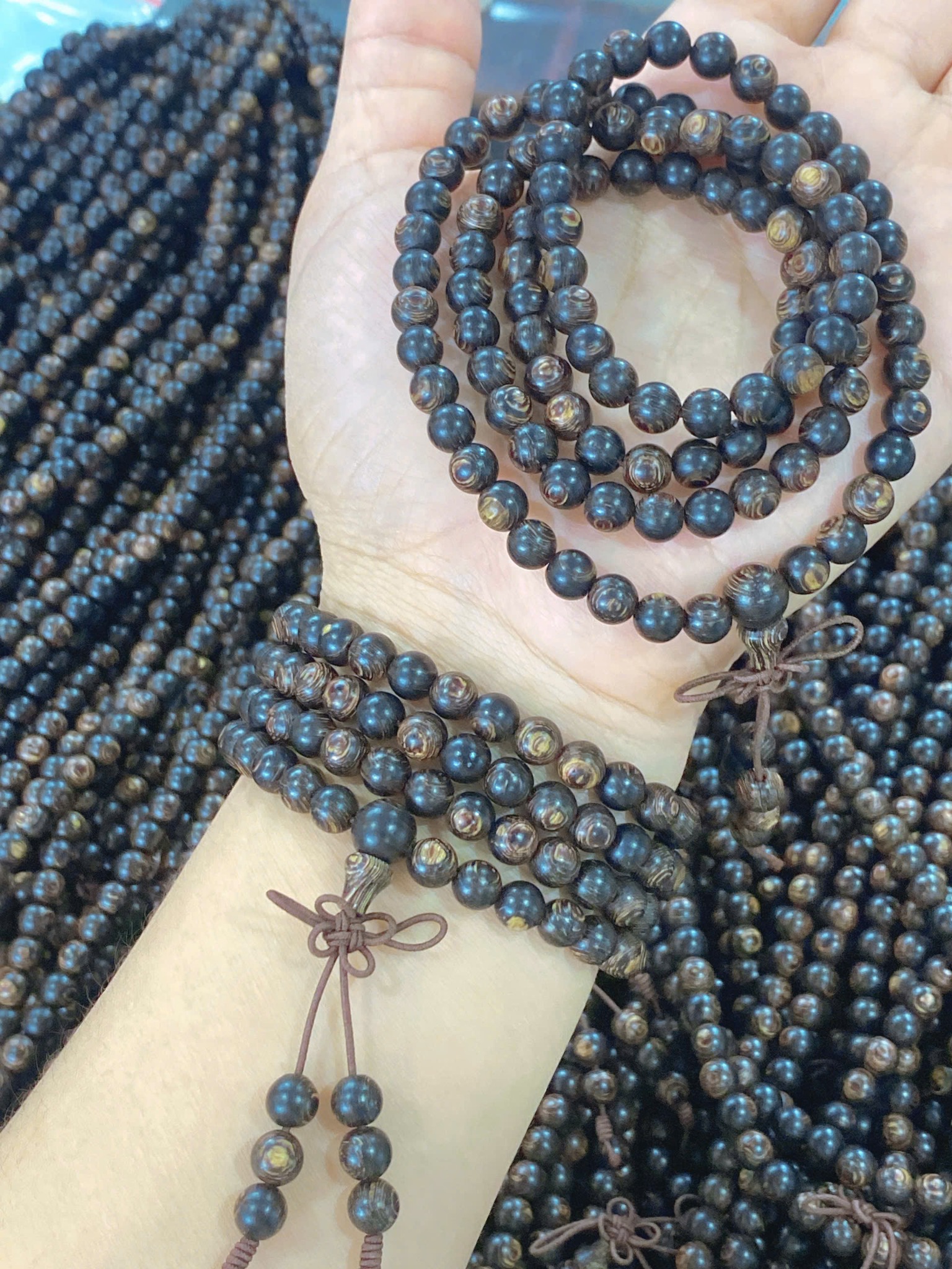 Chuỗi Trầm Hương Sánh Chìm 6 Ly 108 Hạt – Thơm Tự Nhiên, Giá Tốt