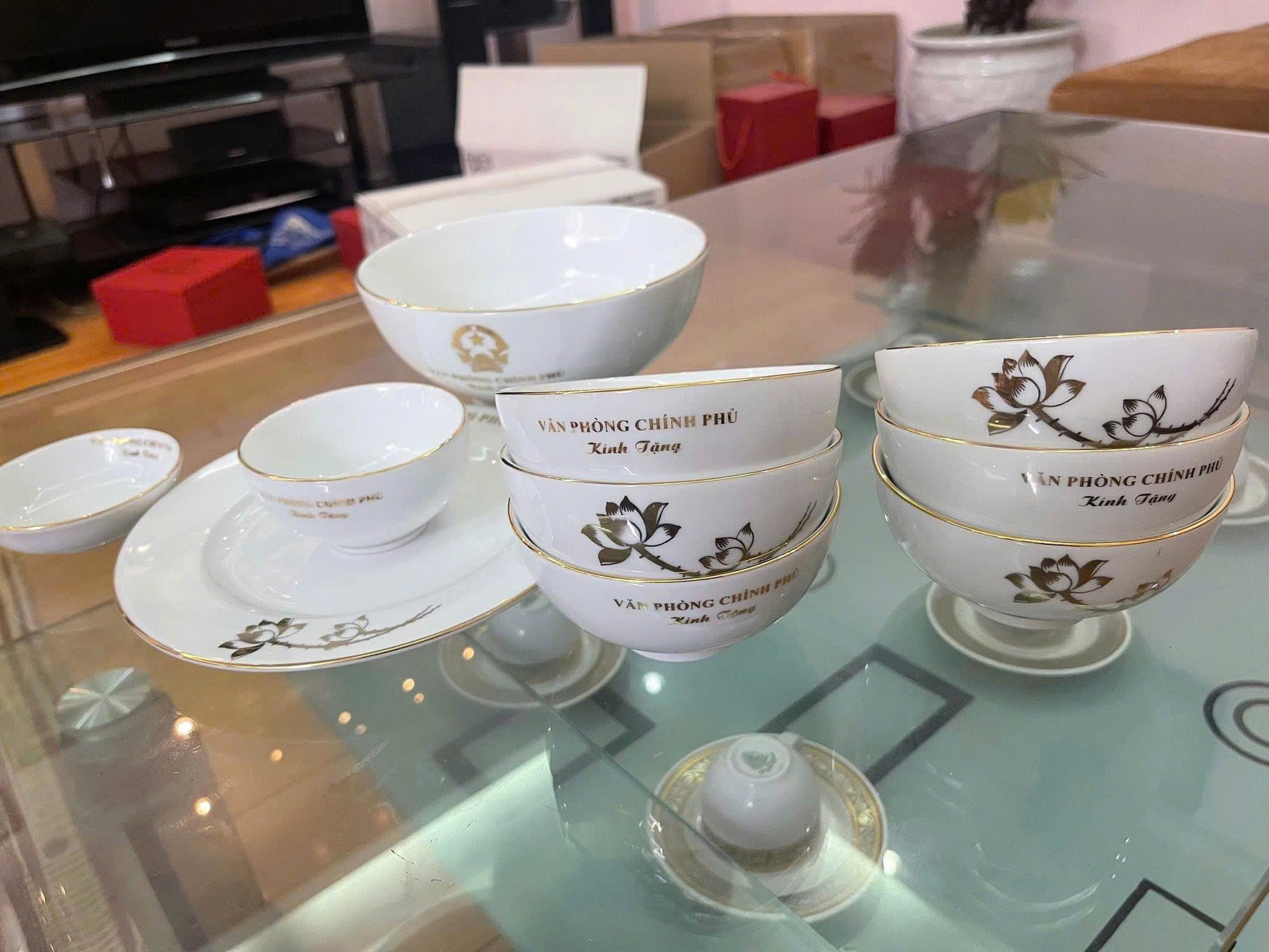 Bộ bát ăn Bát Tràng sen vàng kim 10 món – in logo Văn phòng Chính phủ