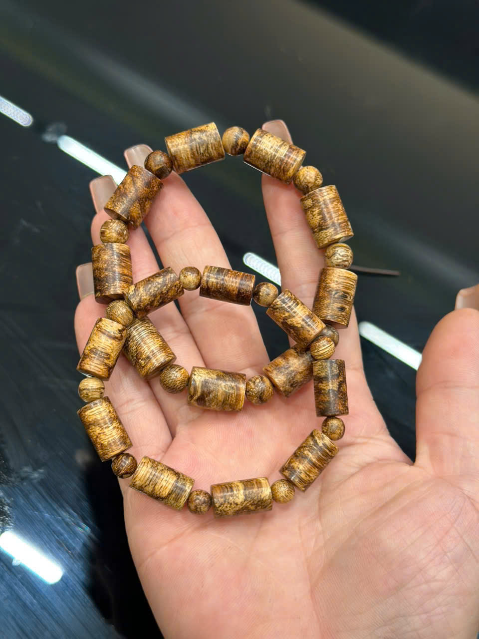 Vòng trầm hương Indo đốt trúc kiến rừng – Size 8li & 10li thơm thanh ngọt