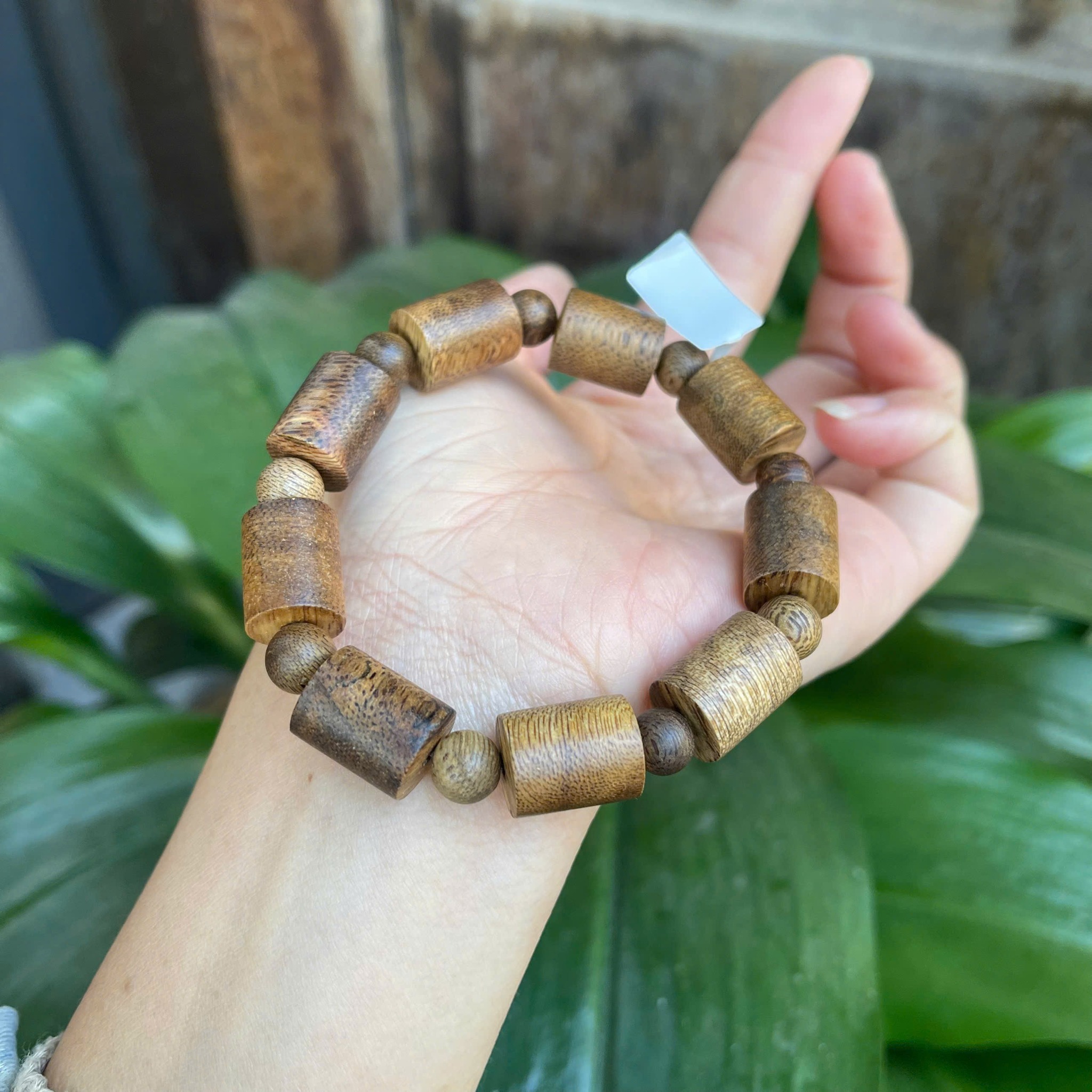 Vòng lu trầm rừng 12 ly – Vật phẩm phong thủy cao cấp