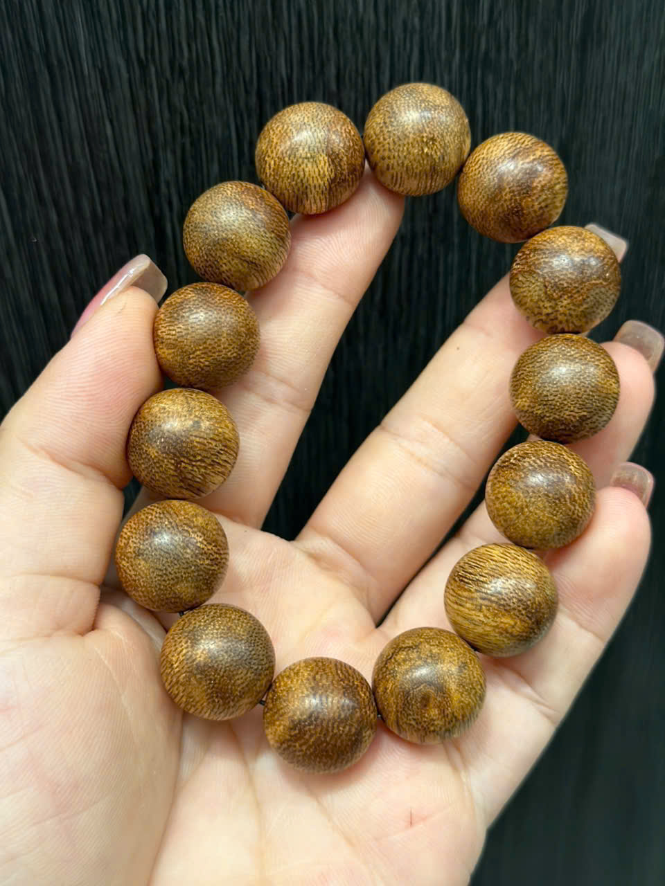 Vòng tay trầm hương Việt Nam size 16li – Trầm đỏ dầu tự nhiên cao cấp