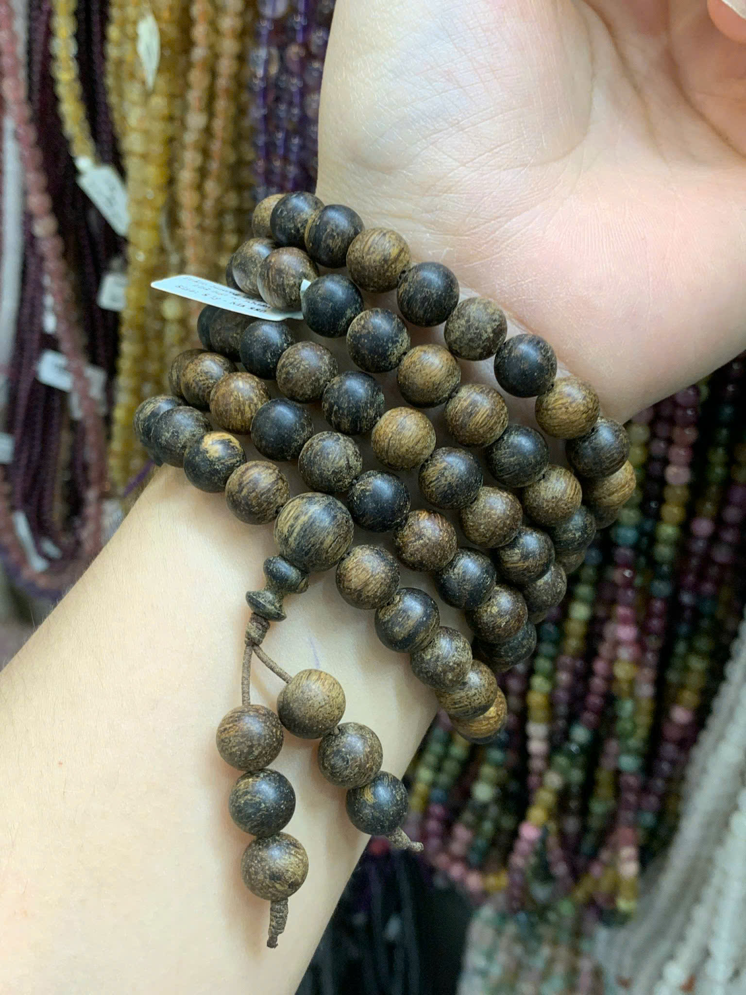 Chuỗi trầm dó Indonesia 108 hạt size 8 ly – Thơm ngọt tự nhiên cho nam