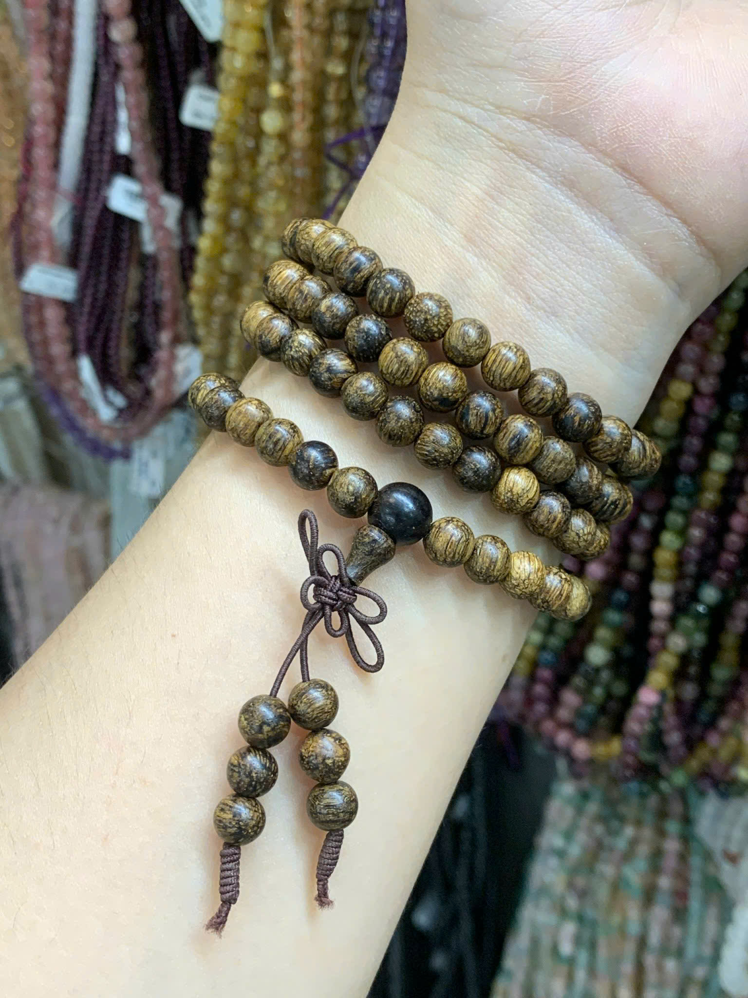 Chuỗi trầm dó Indonesia 108 hạt size 6 ly – Hương nhẹ màu vàng