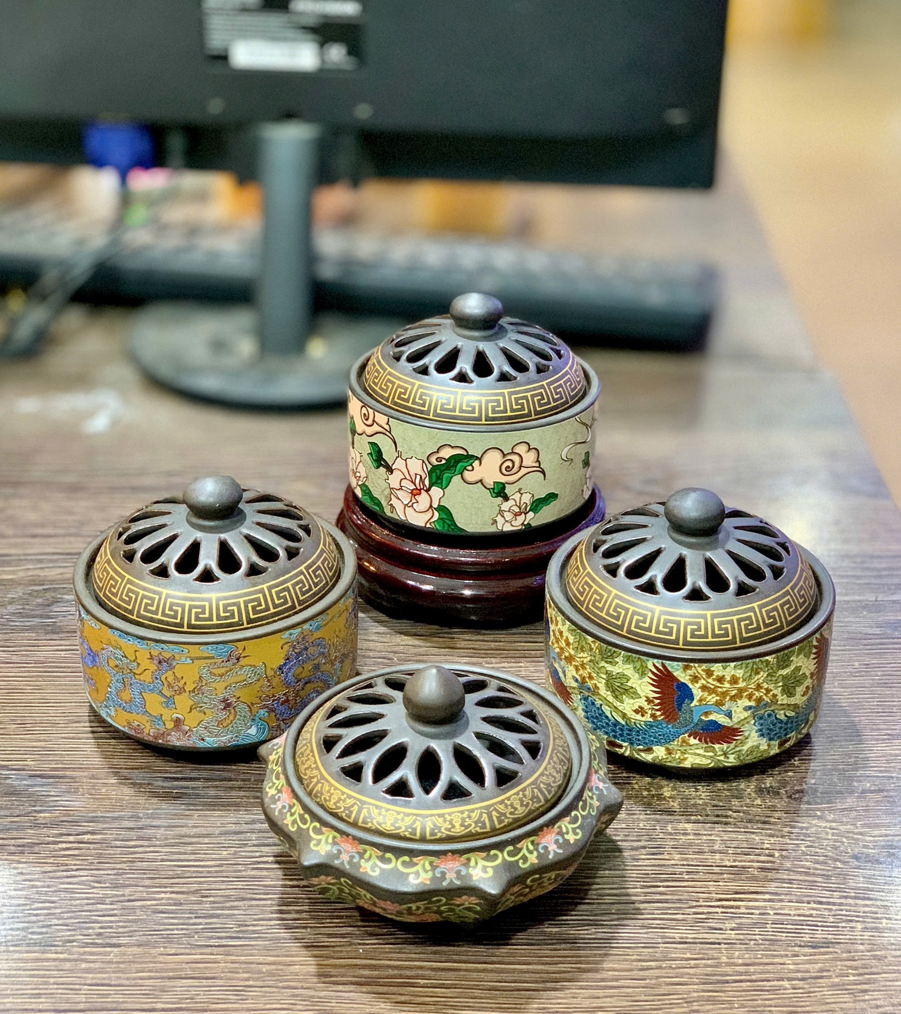 Lư Xông Trầm Gốm Sứ Thủ Công Cao Cấp – Tinh Hoa Phong Thủy Thiền Tịnh