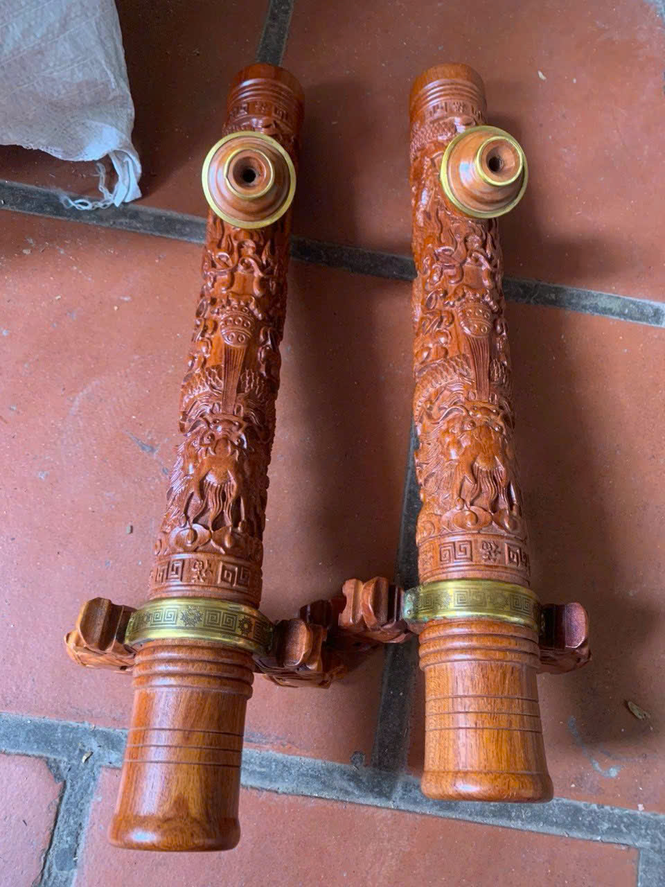 Điếu Cày Gỗ Hương Chạm Rồng – Kèm Chân, Dài 60cm