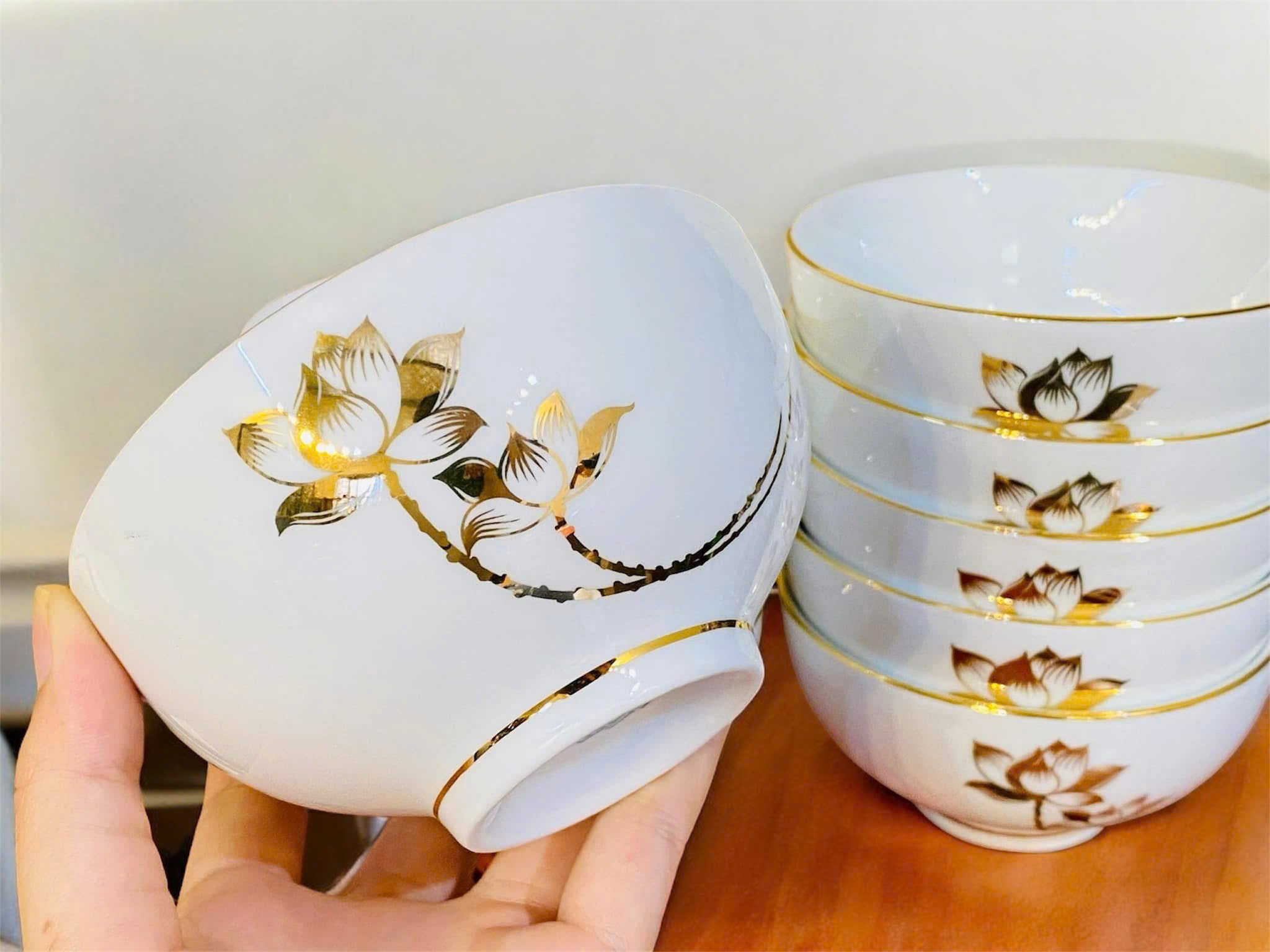 Set bát cơm Bát Tràng họa tiết hoa sen vẽ vàng kim