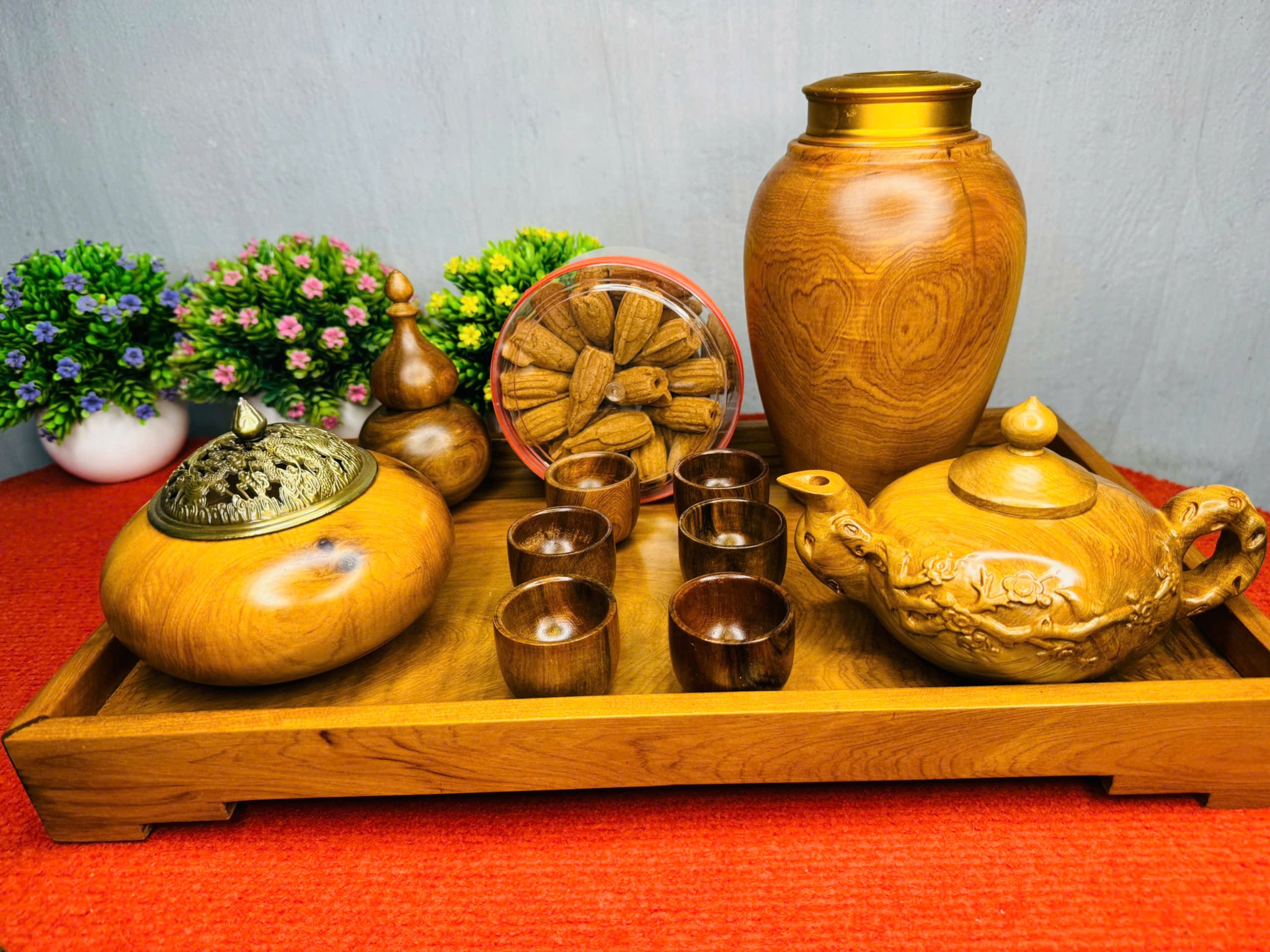 Bộ khay trà gỗ bách xanh kèm hộp chè – set trà đạo thơm ngát