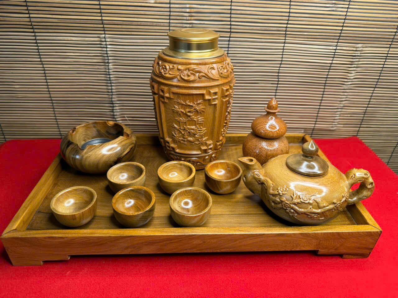 Bộ khay trà gỗ bách xanh dáng cổ điển – trọn bộ phụ kiện tinh tế và sang trọng
