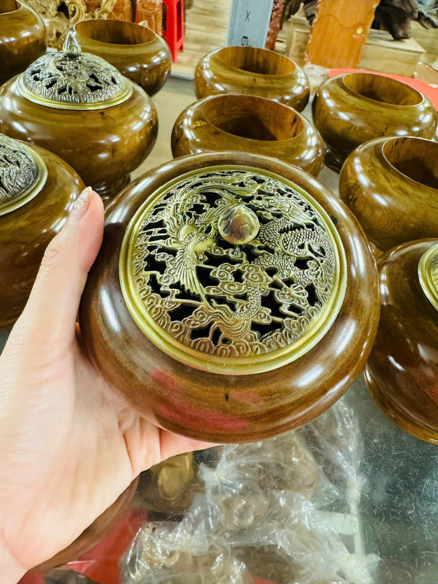 Lư xông trầm gỗ bách xanh chân cao thơm ngát – đồ decor phong thủy