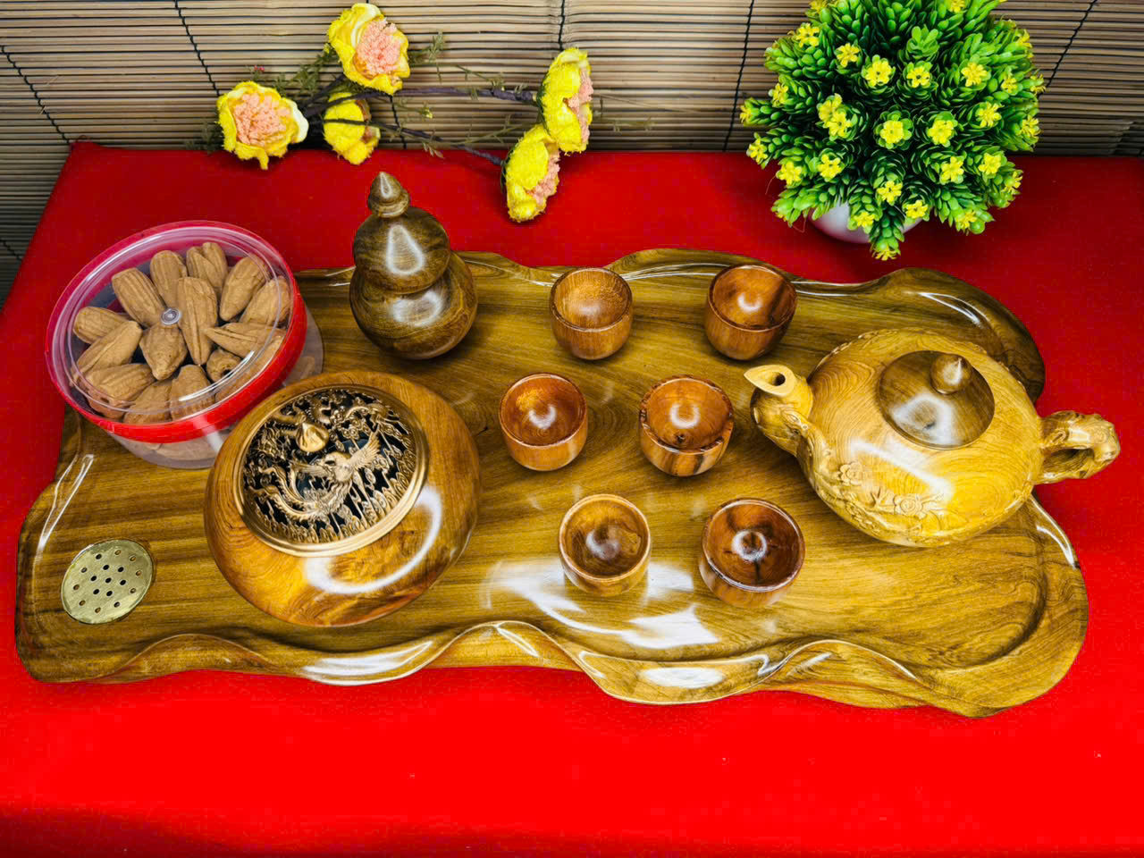 Set khay trà gỗ bách xanh vàng sáng kèm lư xông và ấm chén chim hoa