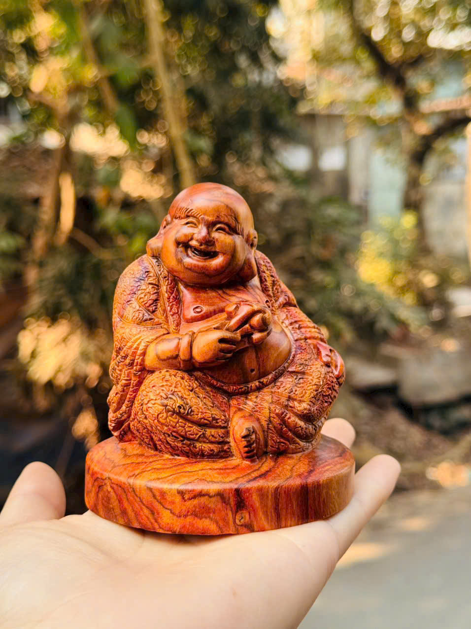 Tượng Di Lặc nấm sần gỗ sưa Bắc – chiêu tài khai xuân, vượng khí đầu năm