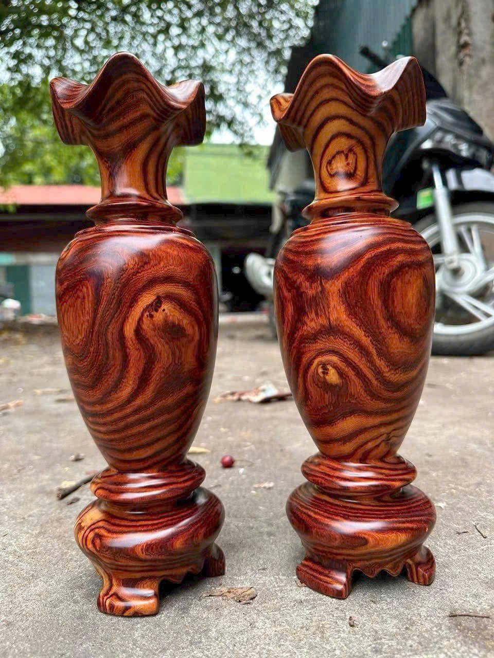 Cặp lục bình gỗ trắc vân VIP cao 30cm – trưng bày phong thủy