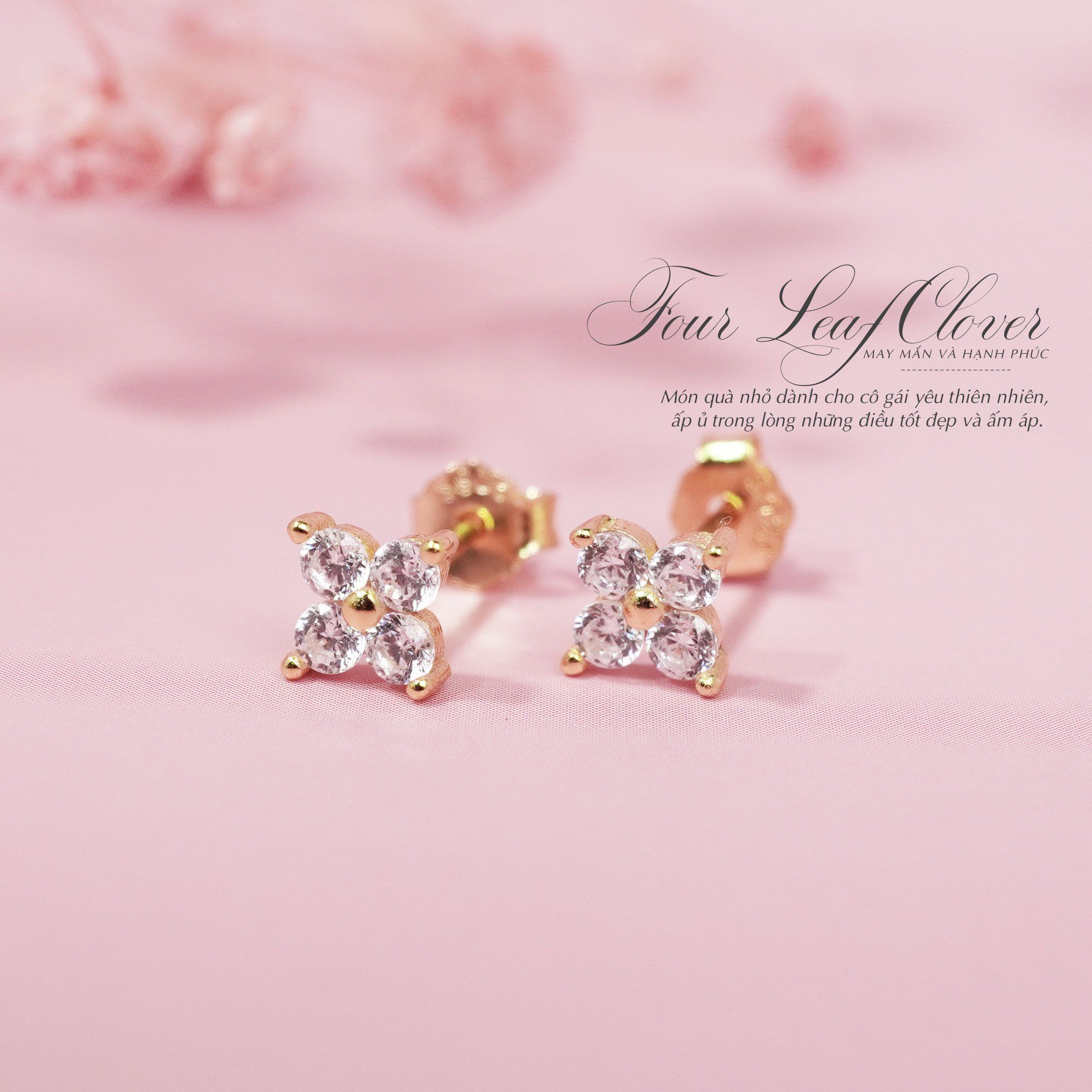 Hoa Tai Cỏ Bốn Lá Đính Đá