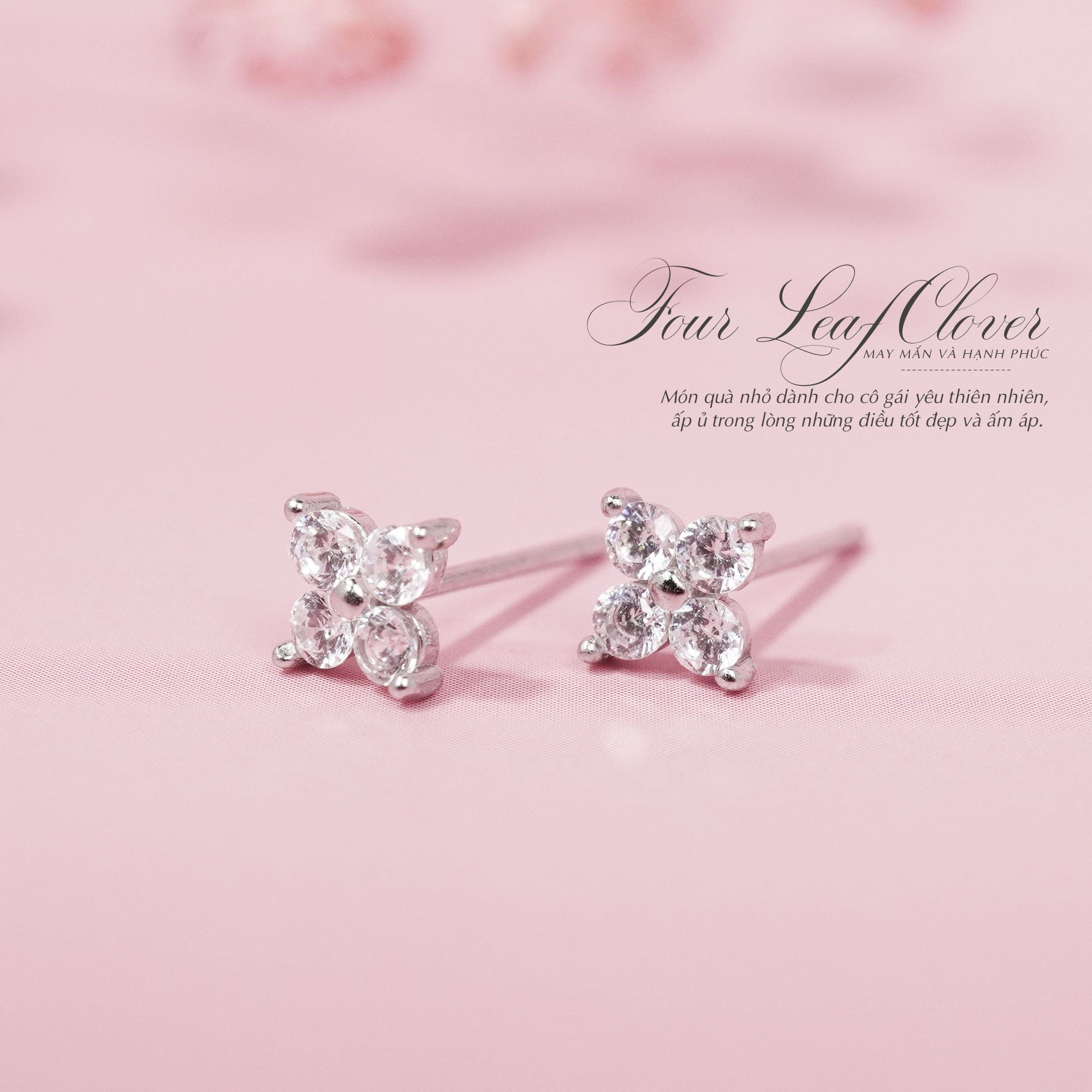 Hoa Tai Cỏ Bốn Lá Đính Đá