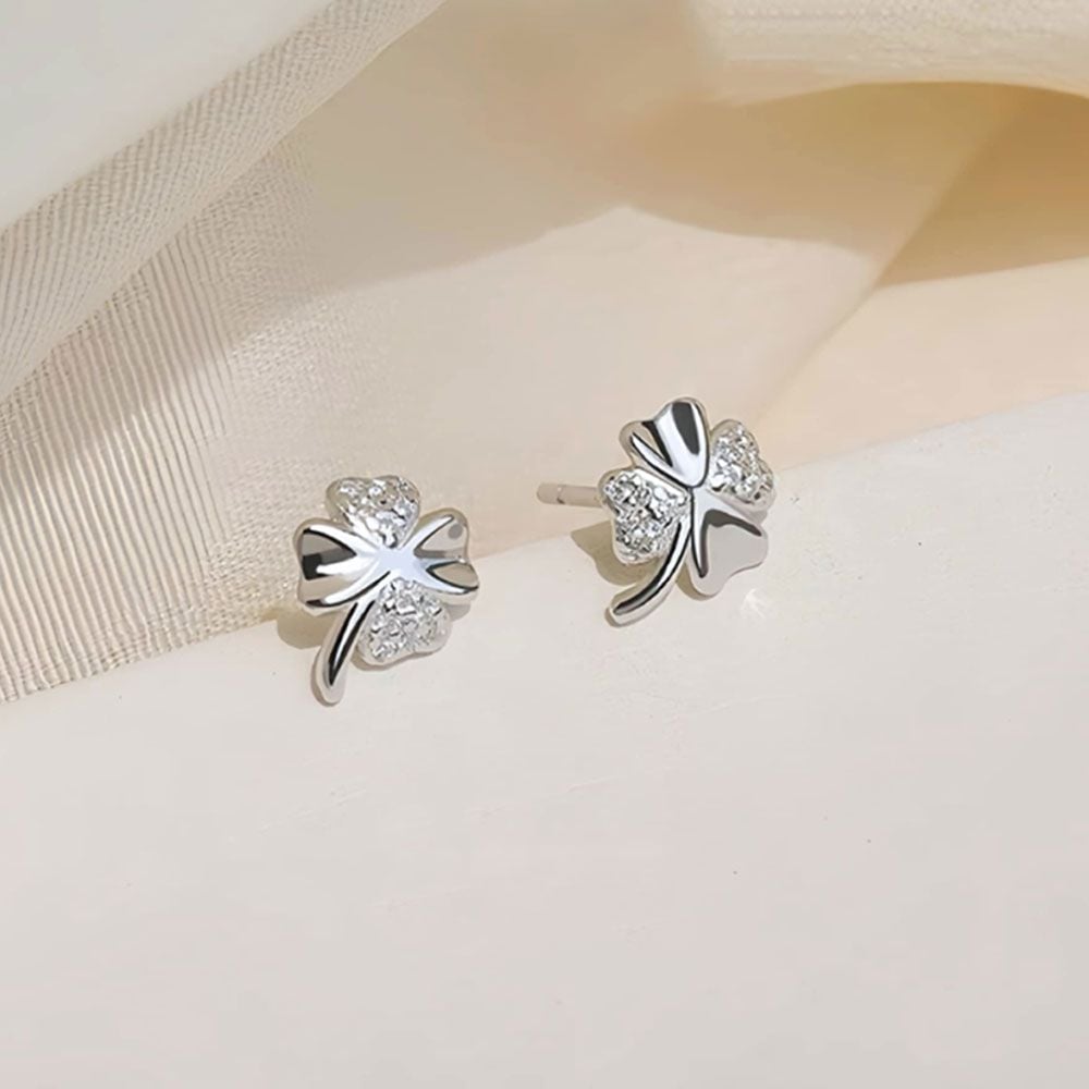 Hoa Tai Cỏ Bốn Lá