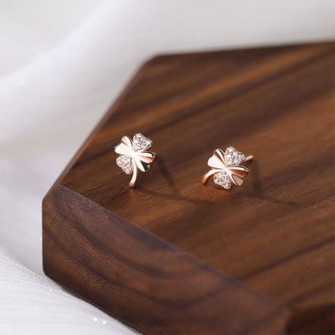 Hoa Tai Cỏ Bốn Lá