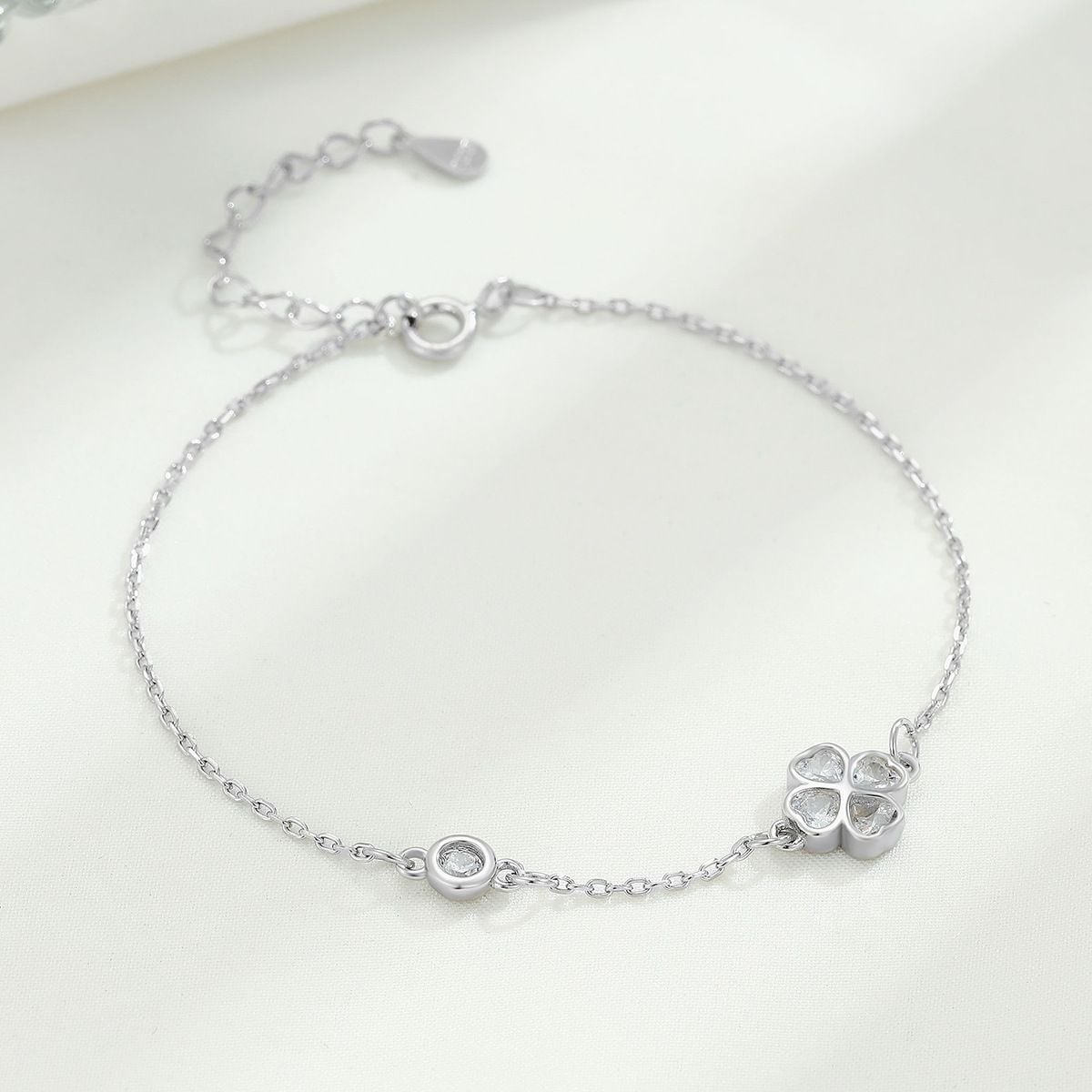 Lắc Tay Lucky Charm