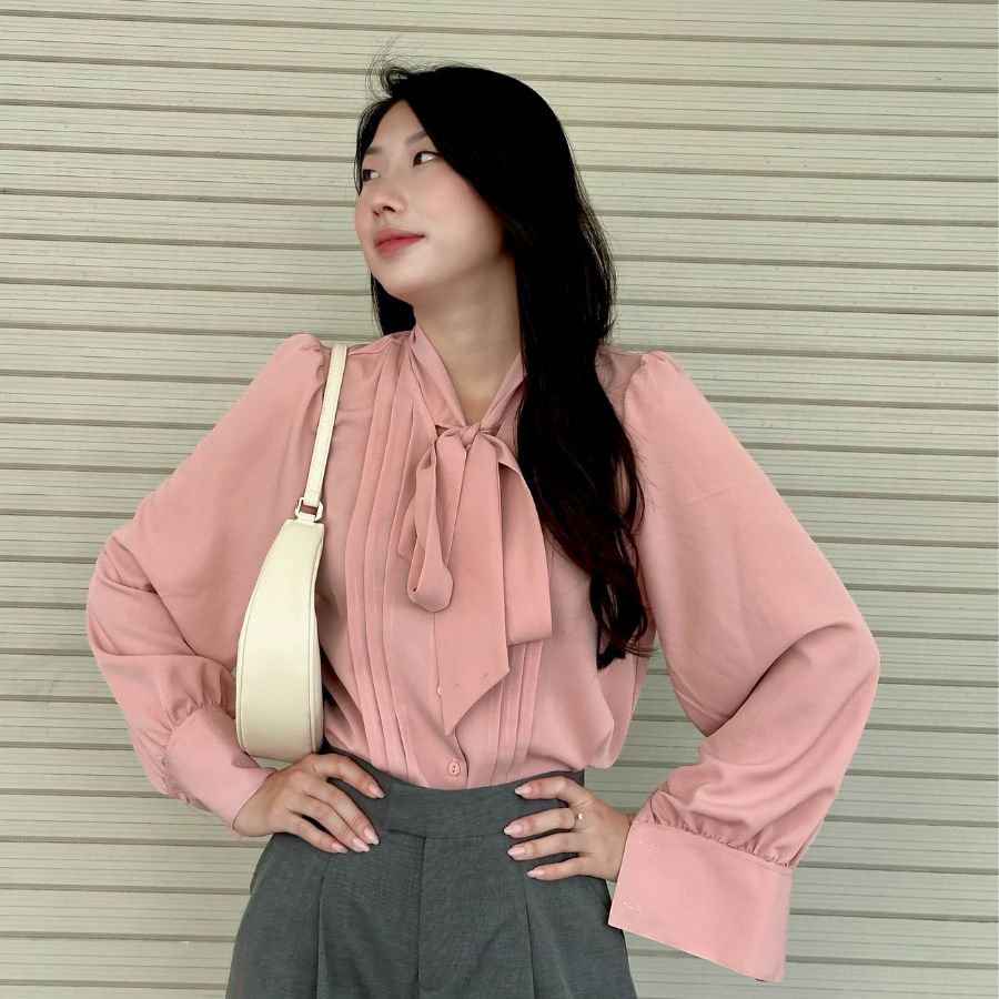 Áo Sơ Mi NữThắt Nơ VM STYLE Form Suông Tay Phồng Họa Tiết Xếp Ly Cao Cấp  ASU00588