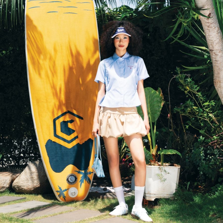 Áo Sơ Mi Nữ Tay Ngắn VM STYLE Form Lửng Họa Tiết Chữ Thêu Nổi Có Nút Chiết Eo Điều Chỉnh Độ Rộng SMU00257