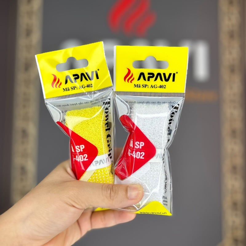 Quấn cán vải cao cấp Apavi AG-402, 100% Cotton sợi vải dạng XOẮN cực kỳ bám tay, giống YN 402.