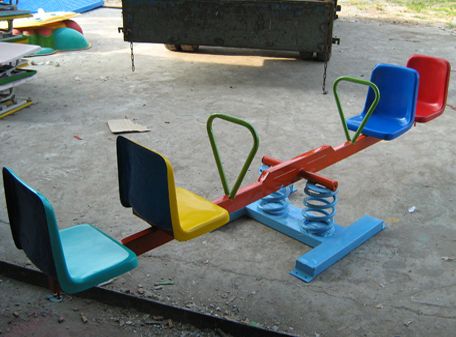 Bập Bênh Lò Xo 4 Chỗ Ngồi