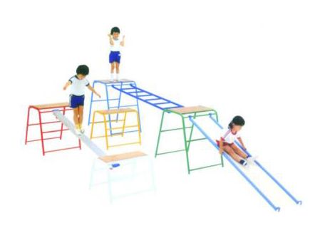 Thang Leo Có Máng Trượt