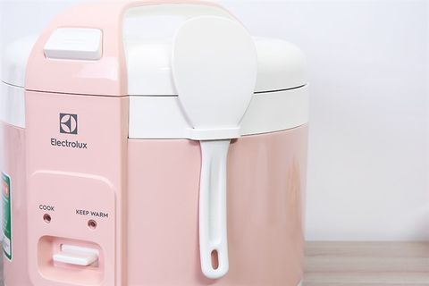 Nồi cơm nắp gài Electrolux 1.8 lít E4RC1-320P