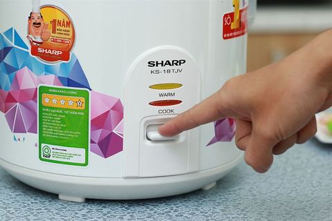 Nồi cơm nắp gài Sharp 1.8 lít KS-18TJV