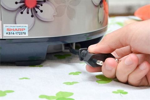 Nồi cơm nắp gài Sharp 2.2 lít KS-R231STV