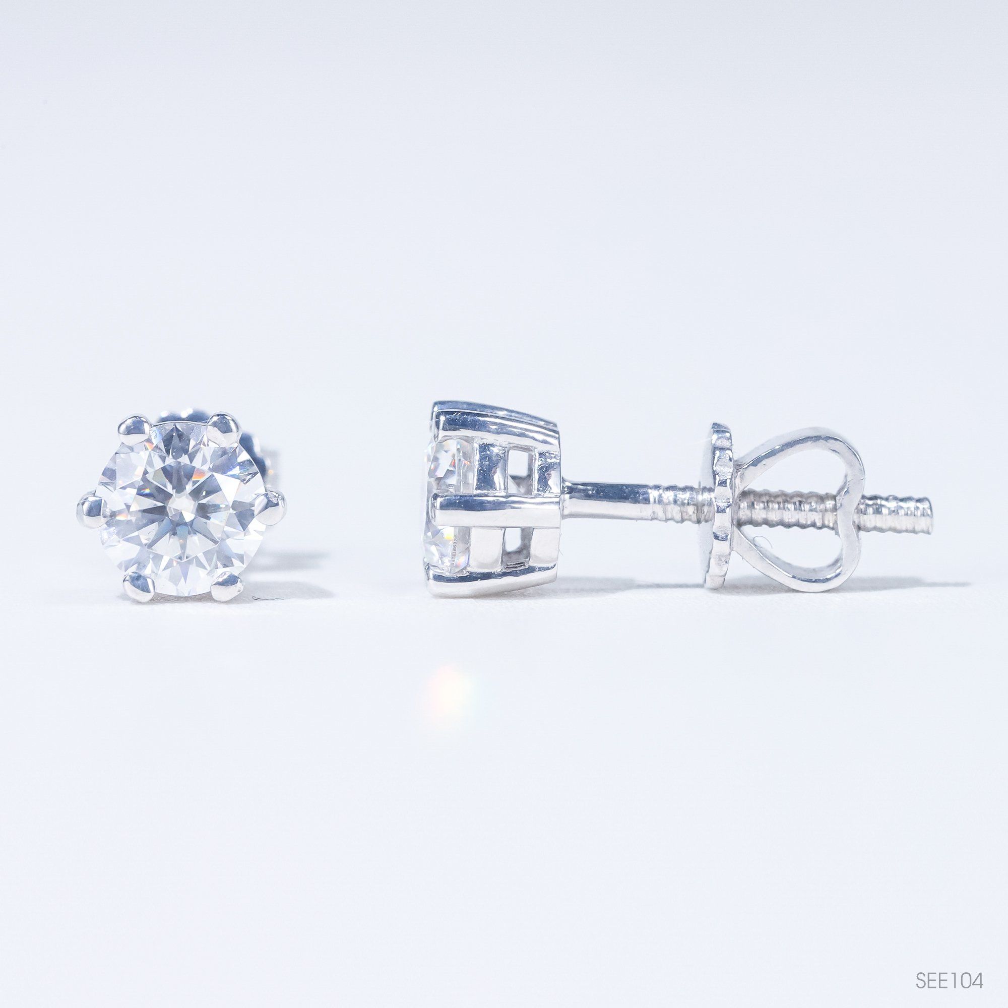  Bông tai 6 chấu chốt ren ổ 5,0mm Bạc S925 xi kim Chủ Mois Round D không tấm  SEE104 