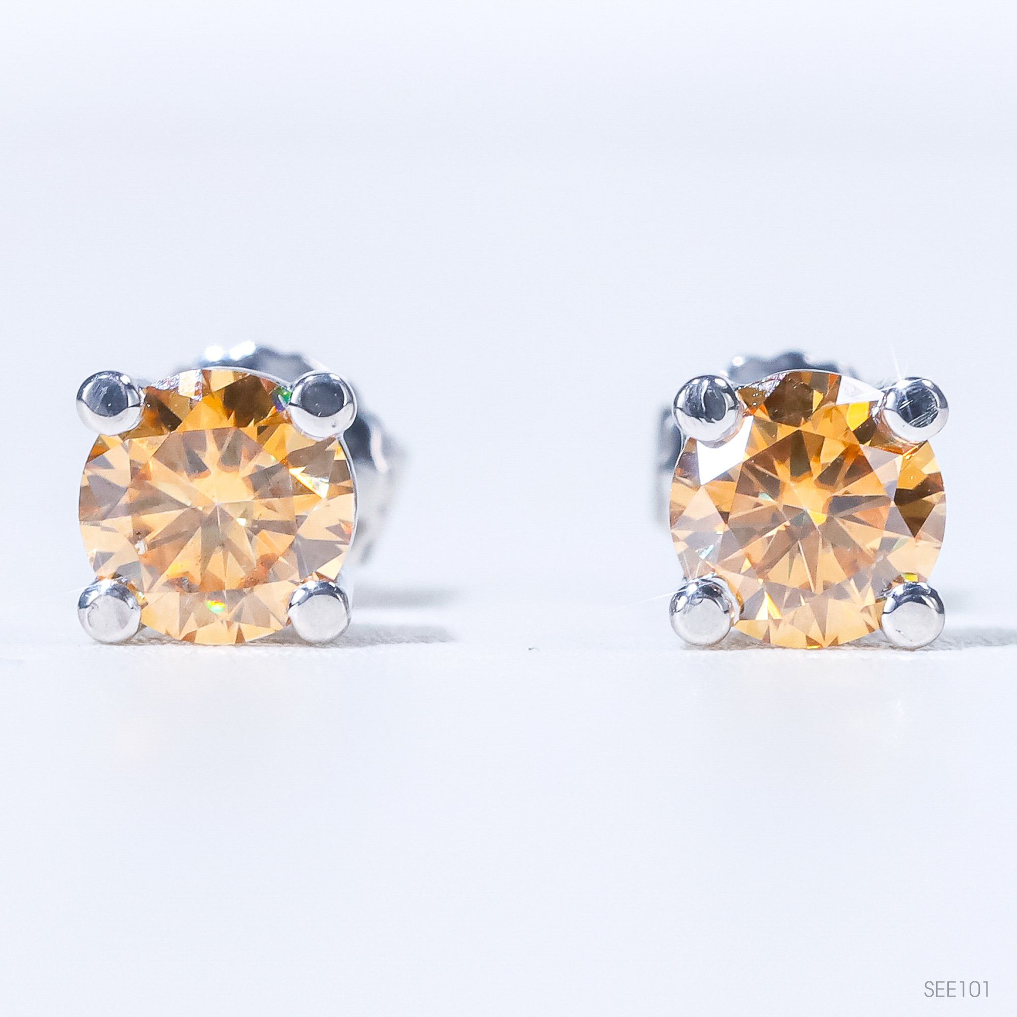  Bông tai 4 chấu chốt ren ổ 5,0mm Bạc S925 xi kim Chủ Mois Round Champange không tấm  SEE101 