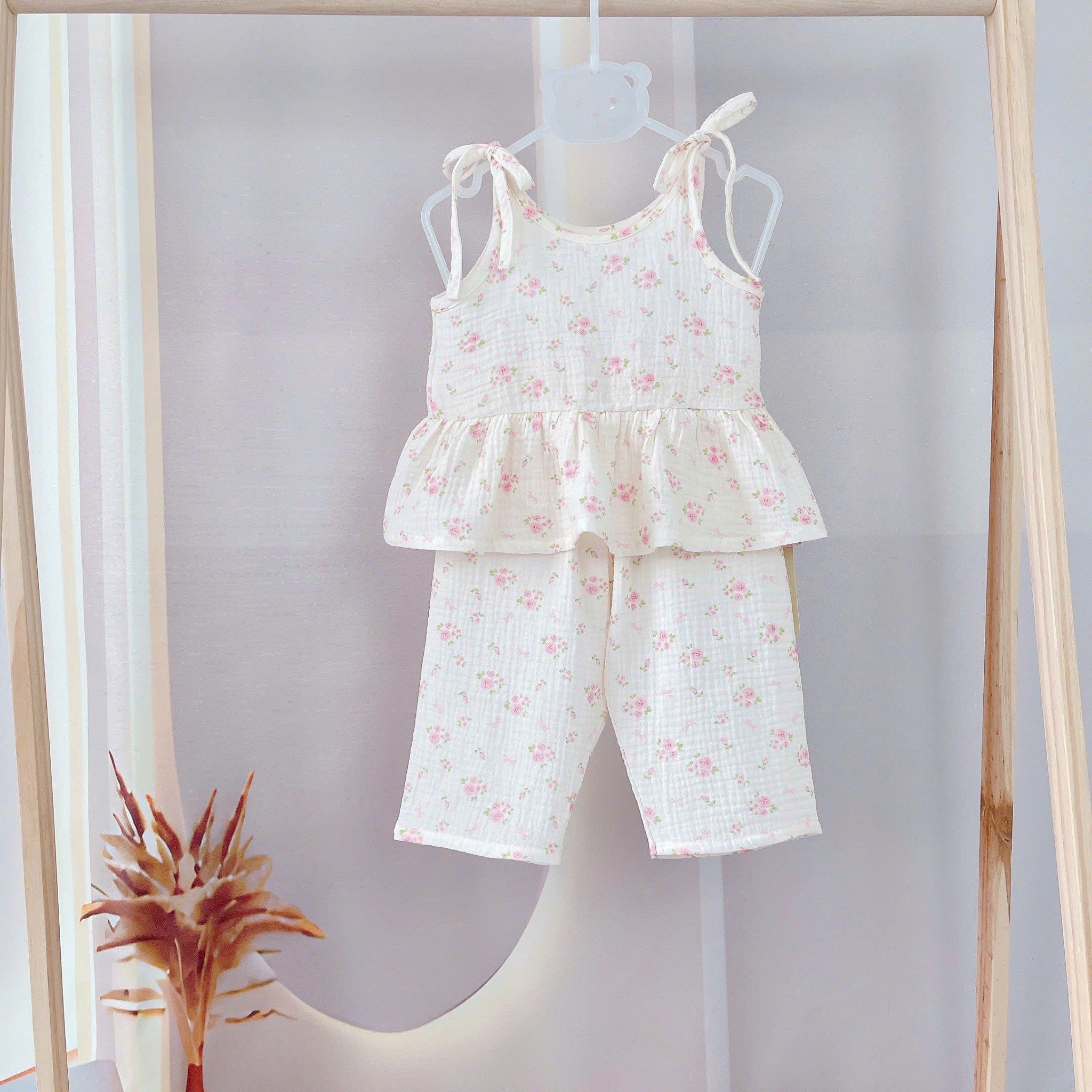  Bộ hai dây bé gái quần lửng xô muslin Lá Homewear A279, bộ đồ hè bé gái mát nhẹ dễ thương áo dây xòe quần suông 