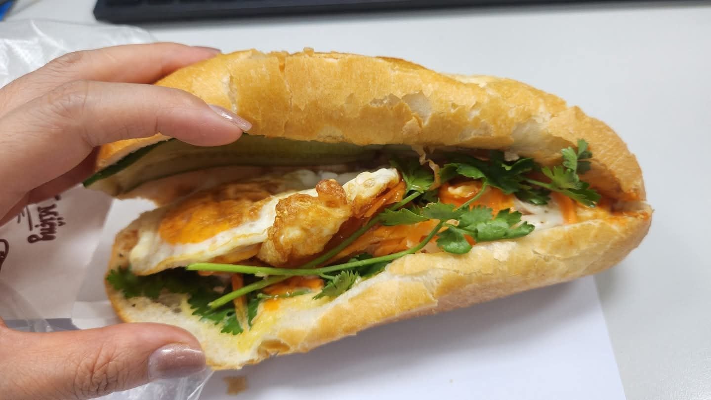  Bánh mì ốp la 2 trứng 