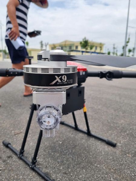  Máy bay rải dây mồi KTM-E410 