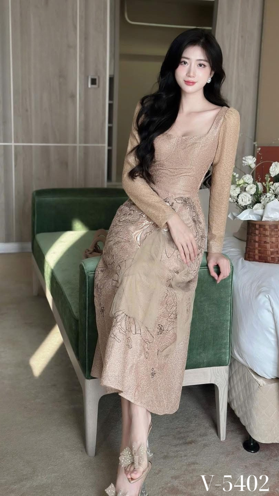 Đầm ren nâu thêu cô gái