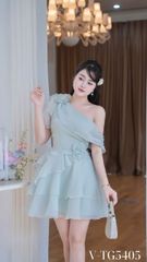 Váy tơ óng lệch vai
