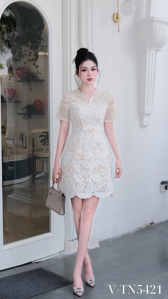Váy ren đính nơ dáng A