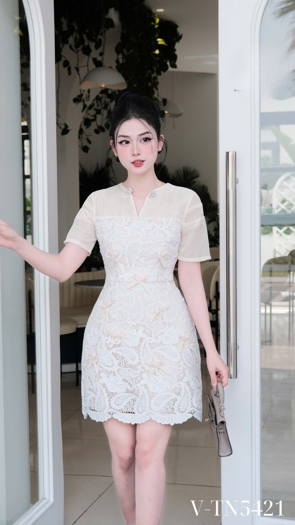 Váy ren đính nơ dáng A