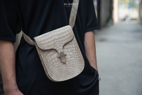 Túi Đeo Chéo Nam - Da Cá Sấu Alligator Heng Long - Nubuck