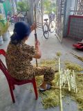  Mật mía nguyên chất và mật mía gừng muối em nấu . 